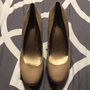 5/$25 Unlisted Patent leather heels 9.5